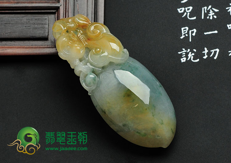 冰种黄翡飘花缅甸翡翠灵猴献寿挂件
