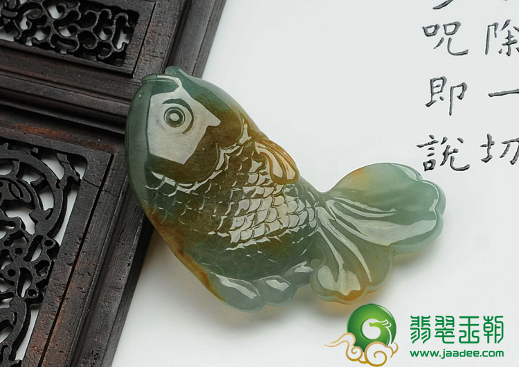 冰种油青带黄翡缅甸翡翠锦鲤鱼挂件
