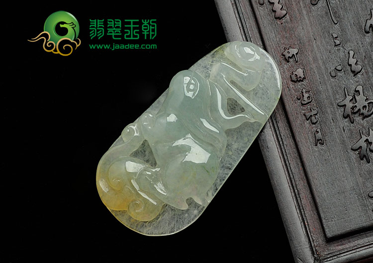 冰种黄翡缅甸翡翠“玉兔送福”挂件