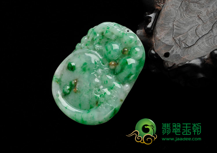 糯冰种飘翠略带黄翡缅甸翡翠如意寿挂件