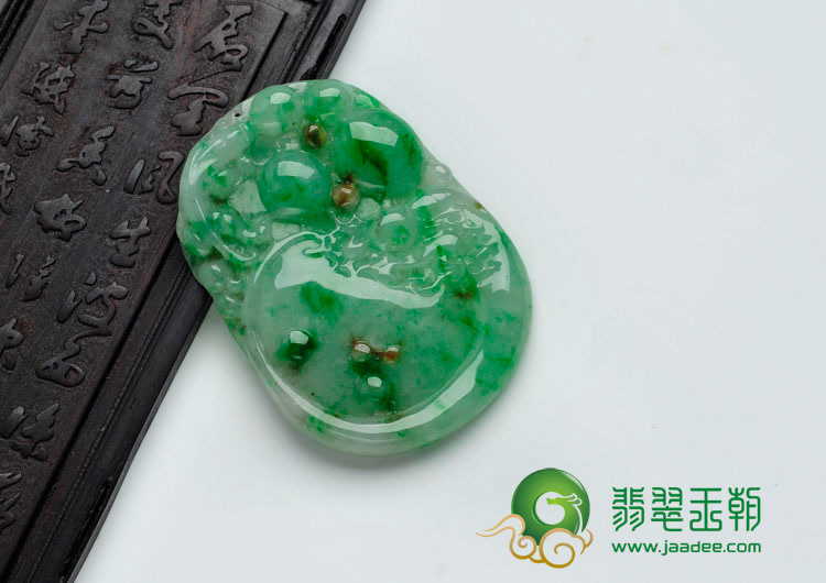 糯冰种飘翠略带黄翡缅甸翡翠如意寿挂件