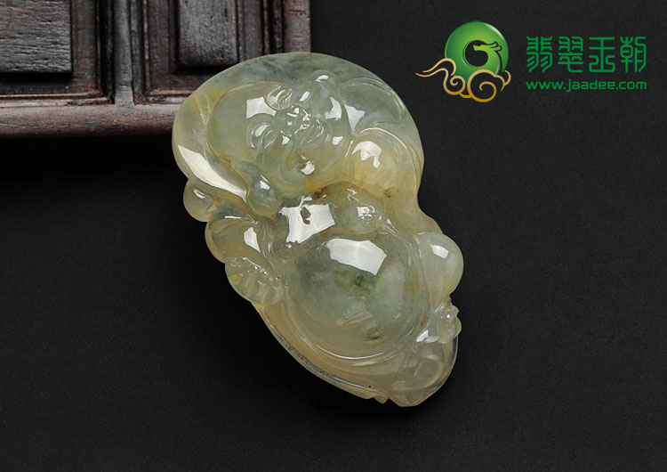 冰种淡黄翡略飘花缅甸翡翠站佛挂件