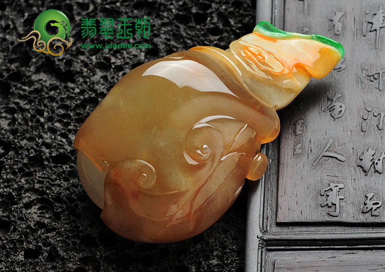 糯冰种三彩缅甸翡翠福如东海手玩件