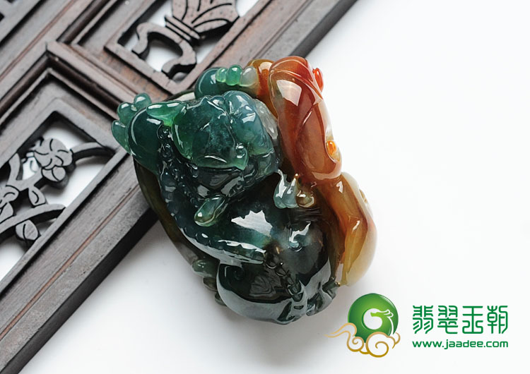糯冰种三彩缅甸翡翠貔貅挂件