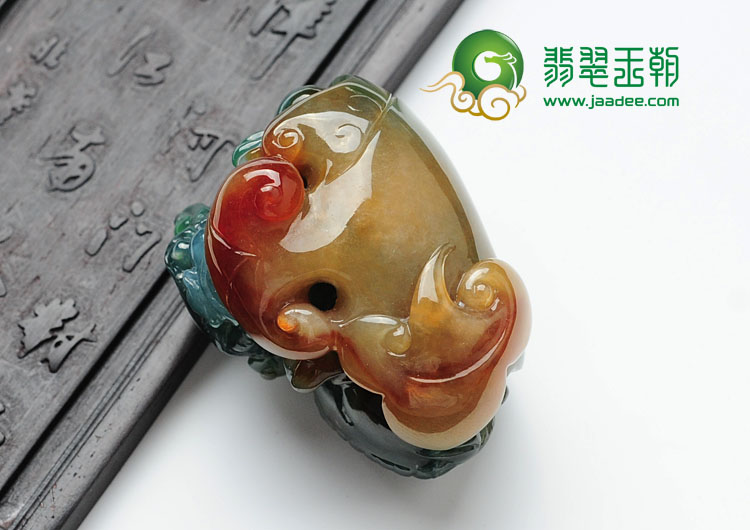 糯冰种三彩缅甸翡翠貔貅挂件