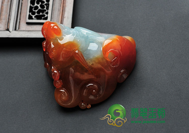 糯冰种红翡缅甸翡翠貔貅挂件