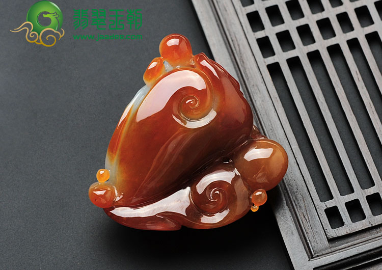 糯冰种红翡缅甸翡翠貔貅挂件