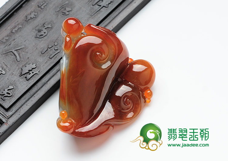 糯冰种红翡缅甸翡翠貔貅挂件