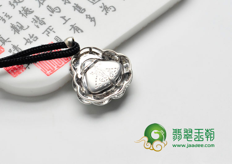 冰种正阳绿缅甸翡翠镶白金玉佛胸坠（真钻）