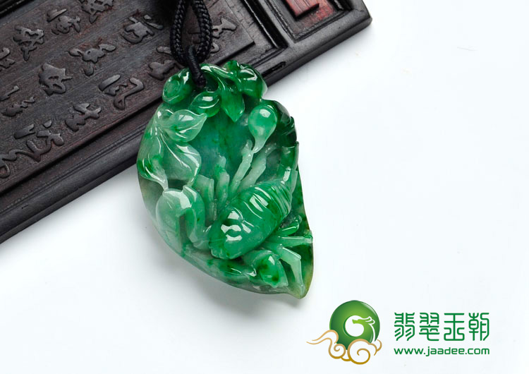 糯冰种翠绿略带黄翡缅甸翡翠纵横天下挂件