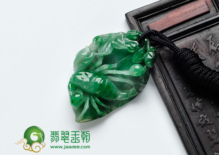 糯冰种翠绿略带黄翡缅甸翡翠纵横天下挂件