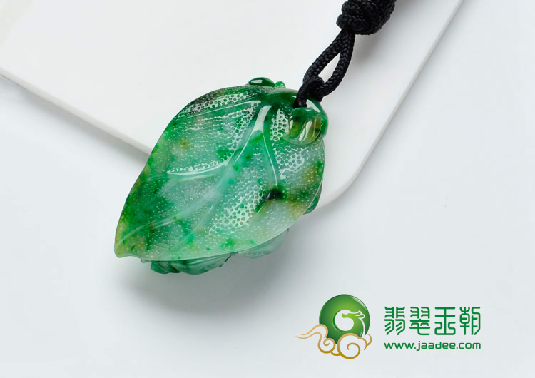 糯冰种翠绿略带黄翡缅甸翡翠纵横天下挂件