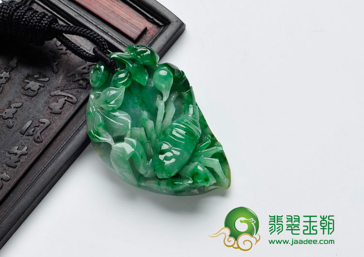 糯冰种翠绿略带黄翡缅甸翡翠纵横天下挂件