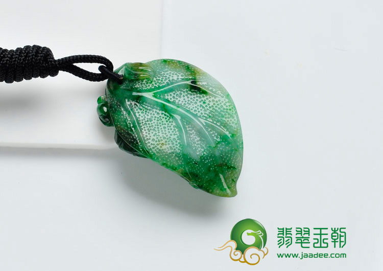 糯冰种翠绿略带黄翡缅甸翡翠纵横天下挂件