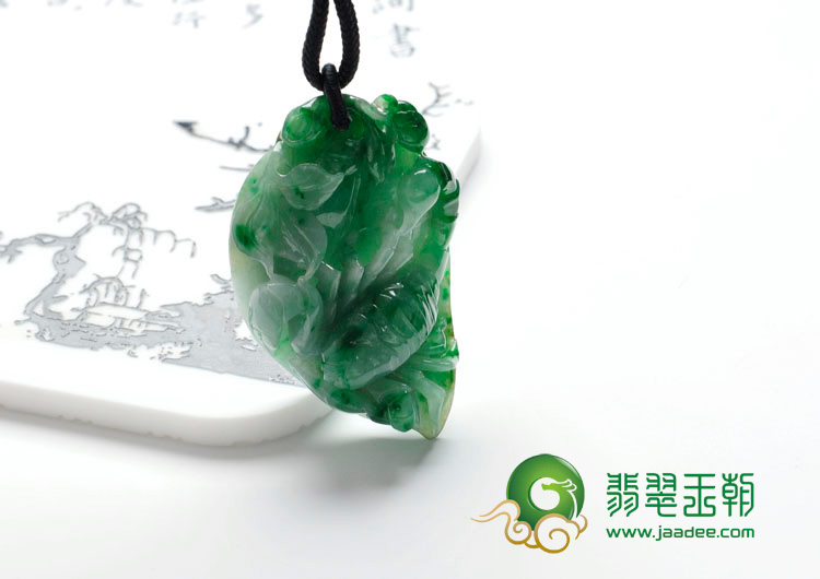 糯冰种翠绿略带黄翡缅甸翡翠纵横天下挂件