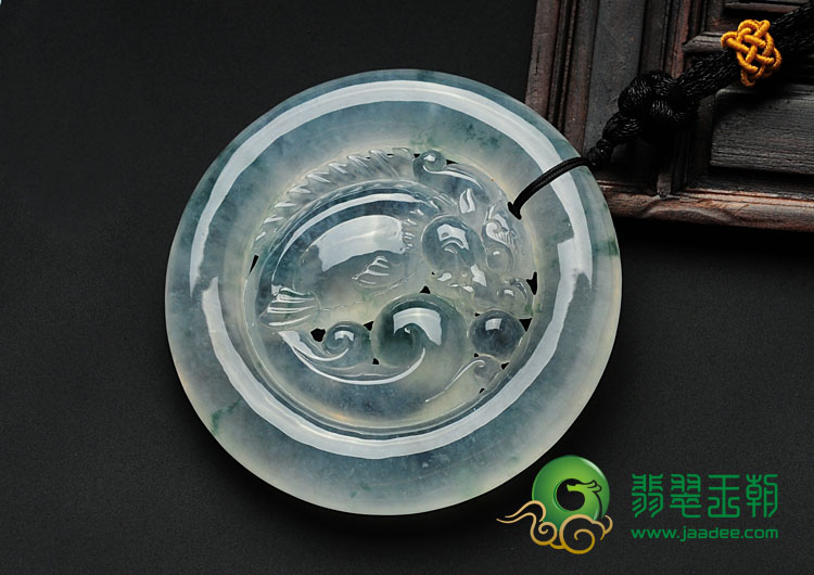 冰种飘花缅甸翡翠龙鱼牌挂件