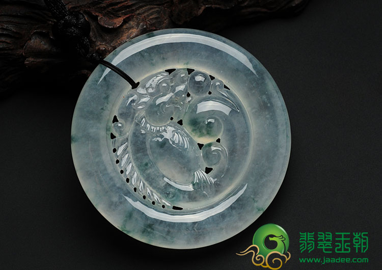 冰种飘花缅甸翡翠龙鱼牌挂件