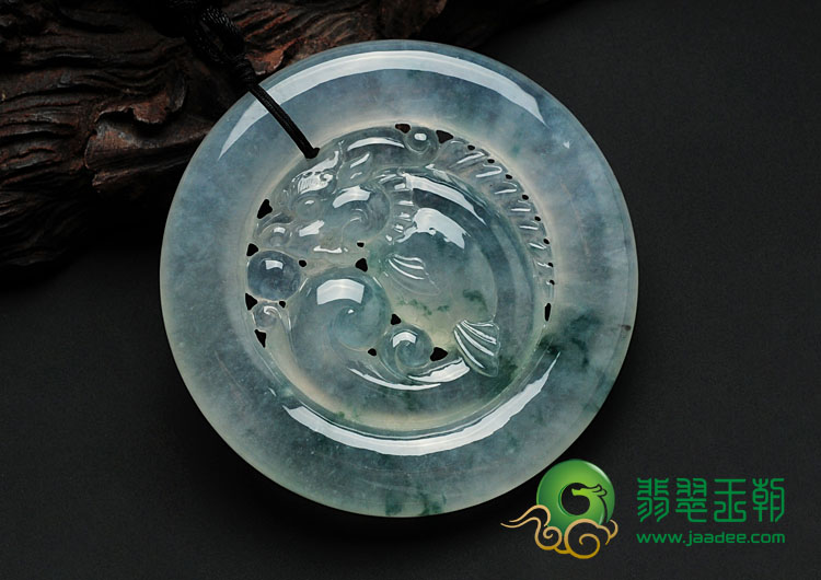 冰种飘花缅甸翡翠龙鱼牌挂件