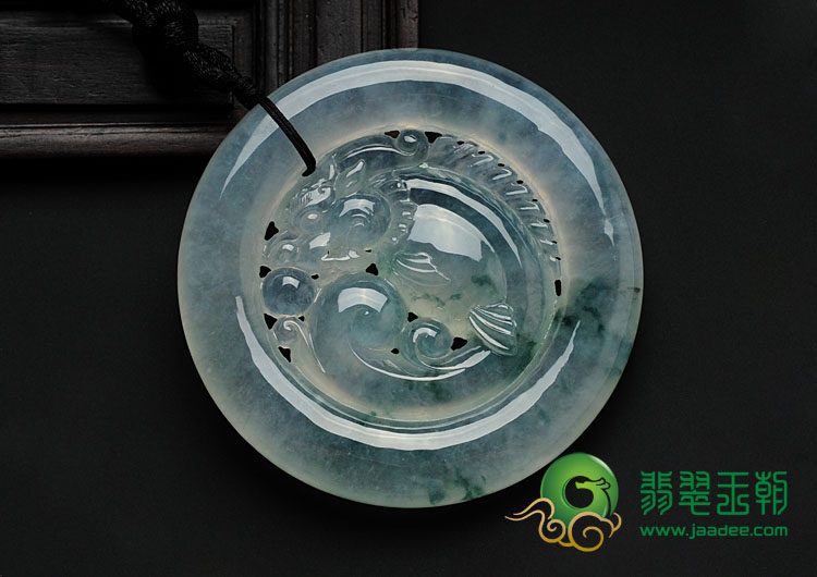 冰种飘花缅甸翡翠龙鱼牌挂件