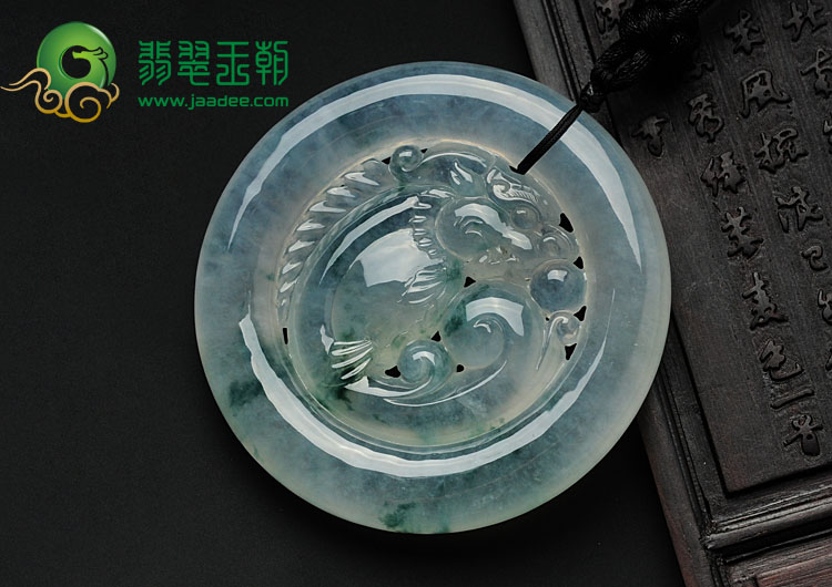 冰种飘花缅甸翡翠龙鱼牌挂件