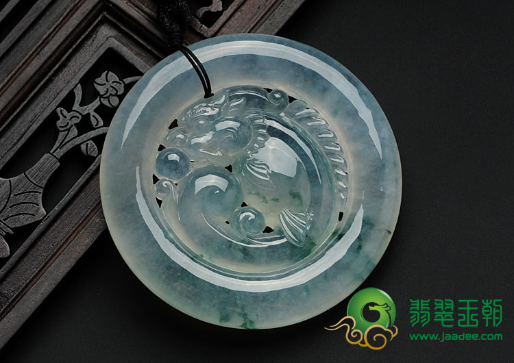冰种飘花缅甸翡翠龙鱼牌挂件