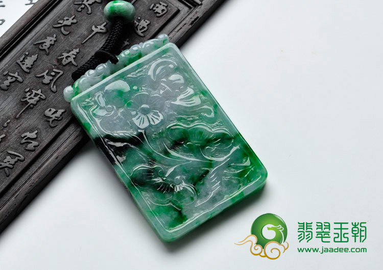 细糯种翠色缅甸翡翠金玉满堂花牌挂件