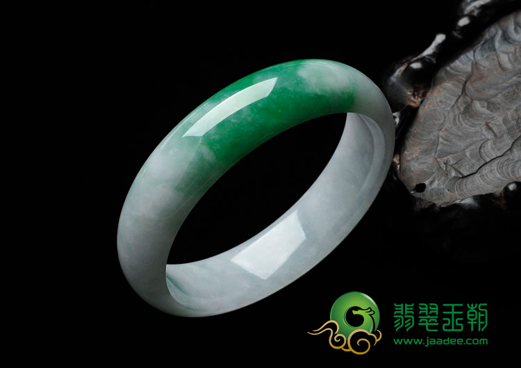 糯冰种飘翠缅甸翡翠手镯（58mm）