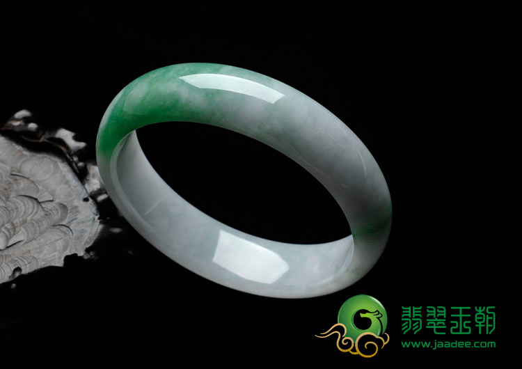 糯冰种飘翠缅甸翡翠手镯（58mm）