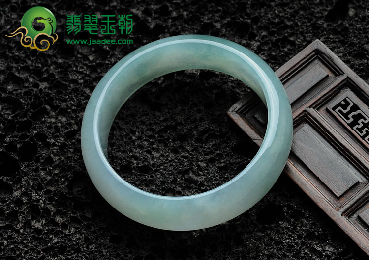 糯冰种晴水缅甸翡翠手镯（59.5mm）