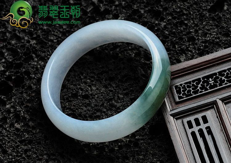 糯冰种晴水缅甸翡翠手镯（57.4mm）
