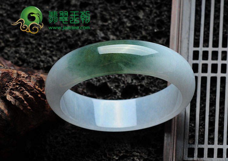 糯冰种晴水缅甸翡翠手镯（57.4mm）