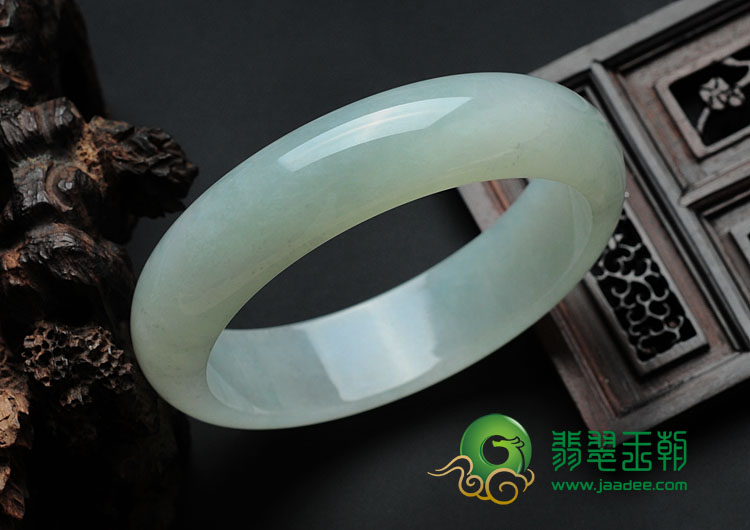 糯冰种晴水缅甸翡翠手镯（59mm）