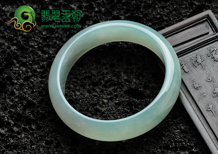 糯冰种晴水缅甸翡翠手镯（59mm）