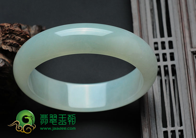 糯冰种晴水缅甸翡翠手镯（61.3mm）