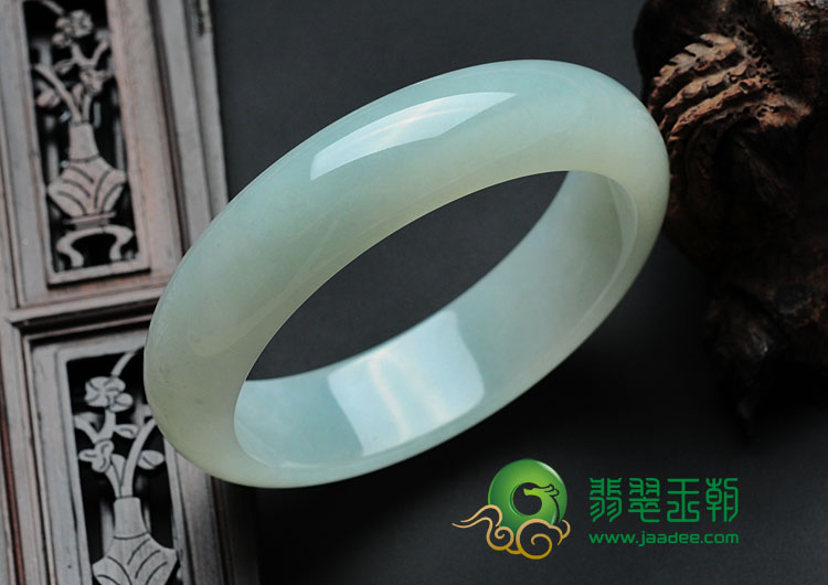 糯冰种晴水缅甸翡翠手镯（61.3mm）