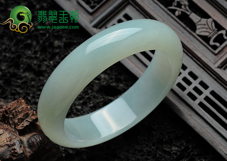 糯冰种晴水缅甸翡翠手镯（61.3mm）