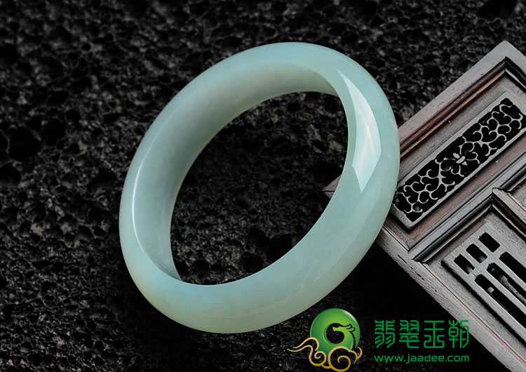 糯冰种晴水缅甸翡翠手镯（61.3mm）