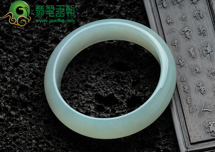 糯冰种晴水缅甸翡翠手镯（61.3mm）