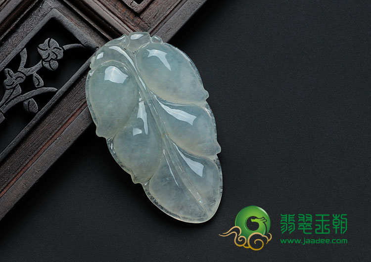 冰种淡晴水缅甸翡翠叶子挂件