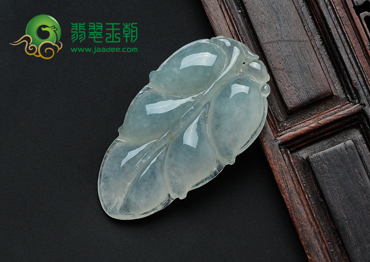 冰种淡晴水缅甸翡翠叶子挂件