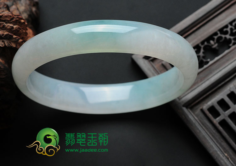 糯冰种晴水缅甸翡翠手镯（58.8mm）