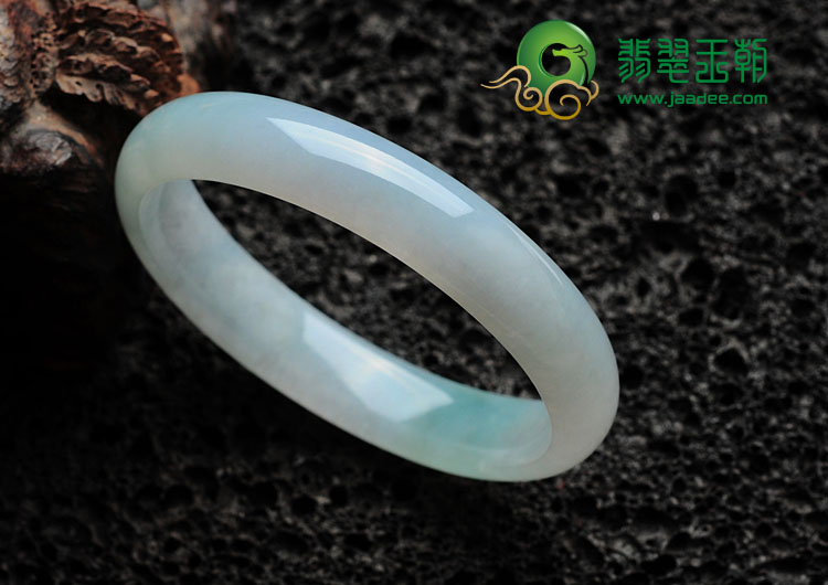 糯冰种晴水缅甸翡翠手镯（58.8mm）