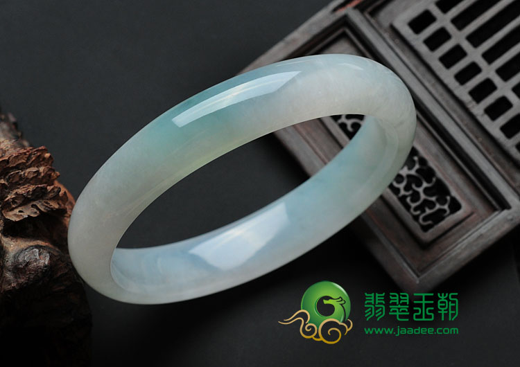 糯冰种晴水缅甸翡翠手镯（58.8mm）