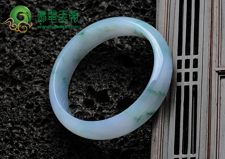 冰种淡紫罗兰飘花缅甸翡翠手镯（55.7mm）