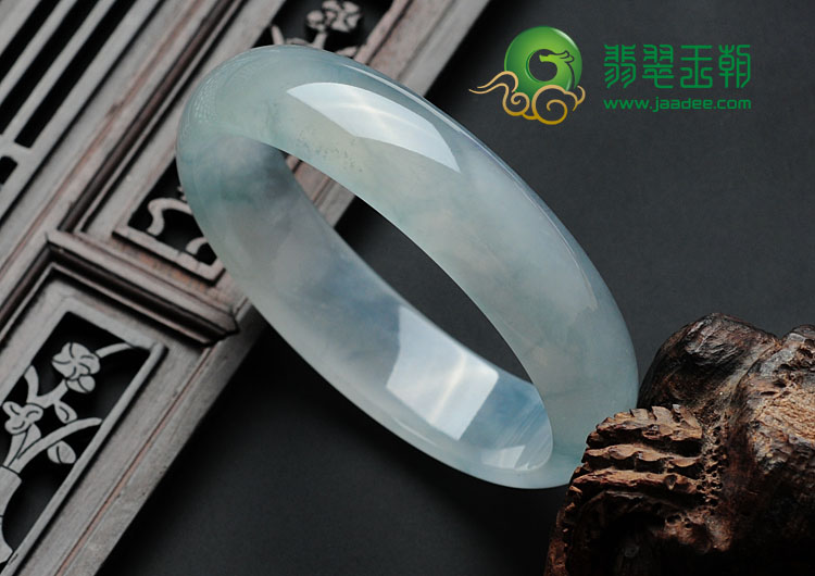 冰玻种晴水缅甸翡翠贵妃镯（54.5mm-51mm）