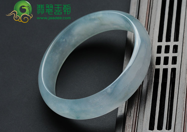 冰玻种晴水缅甸翡翠贵妃镯（54.5mm-51mm）