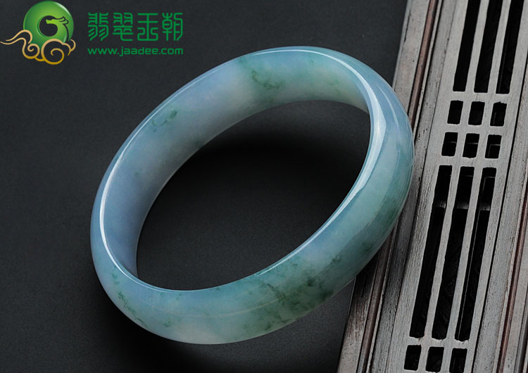冰种淡紫罗兰飘花缅甸翡翠贵妃镯（54.3mm-48.3mm）