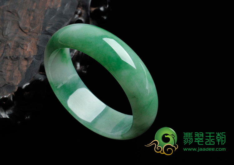 糯冰种飘绿花缅甸翡翠手镯（58.1mm）