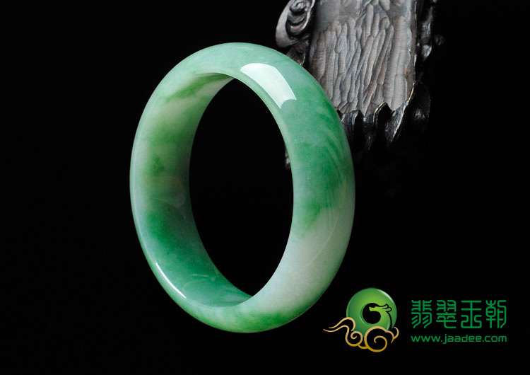 糯冰种飘绿花缅甸翡翠手镯（58.1mm）