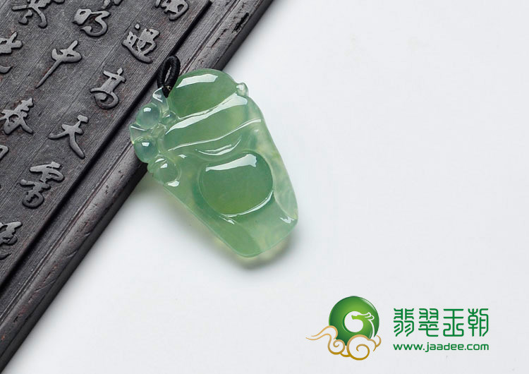 冰种晴水缅甸翡翠逍遥佛挂件